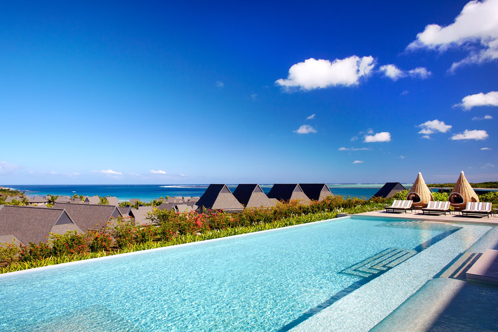 IC Fiji Golf Resort & Spa Club Lounge pool